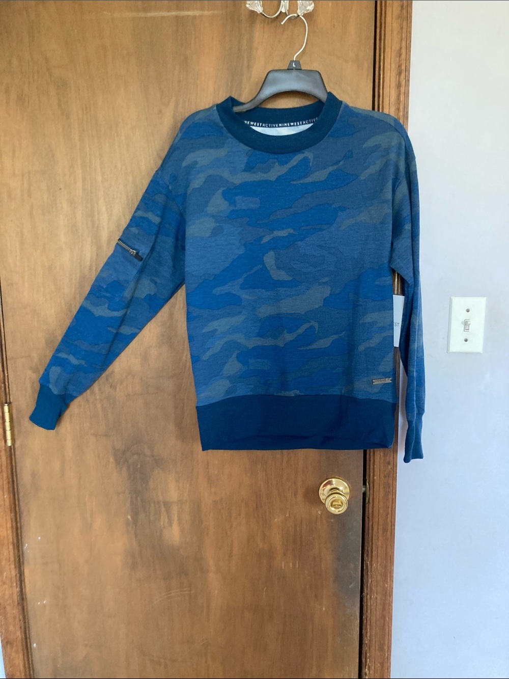 Nine West activewear camo print sweatshirt with zip pocket detail S